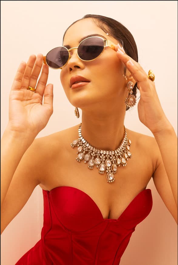 Emerald earrings showcase